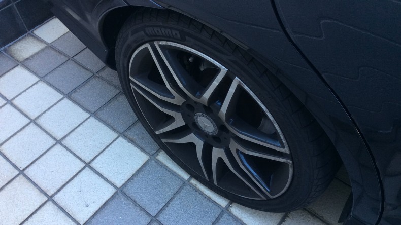 タイヤホイール前