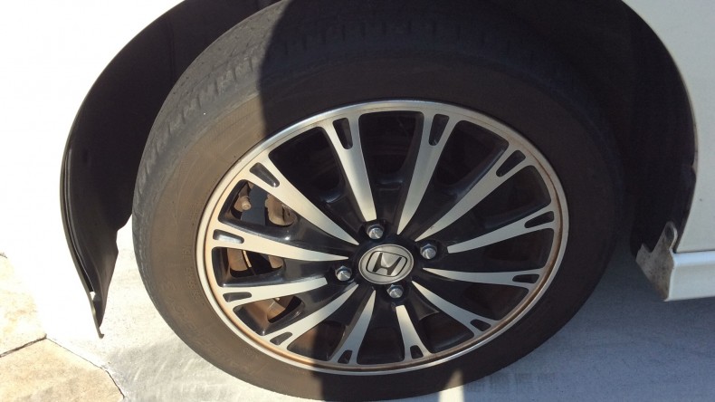 タイヤホイール前