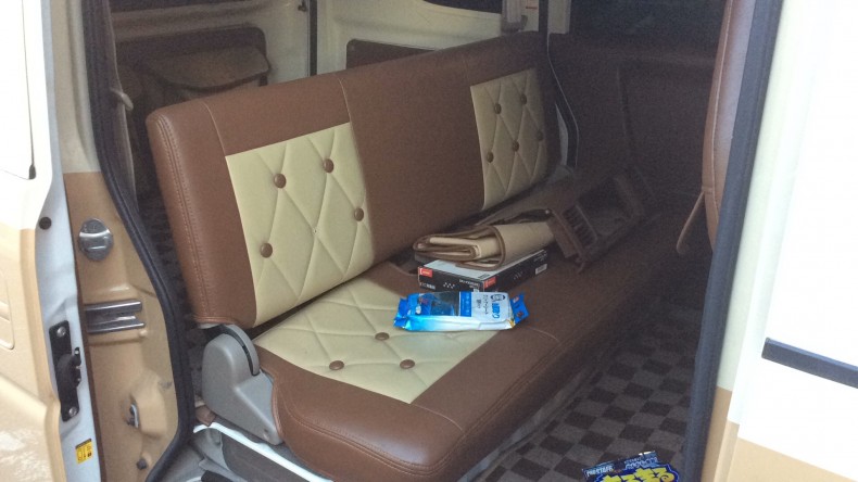 内装後方シート