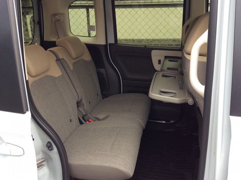 内装後方シート