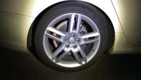 タイヤホイール前