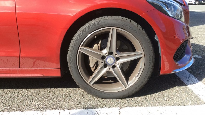 タイヤホイール前