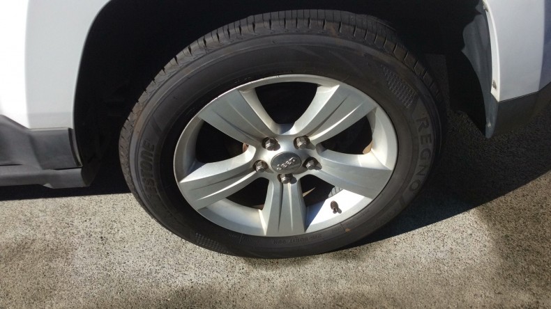 タイヤホイール前