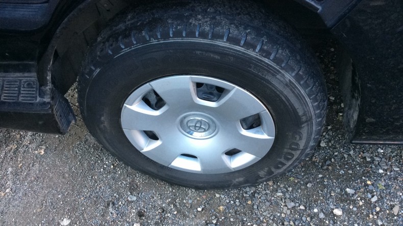 タイヤホイール前