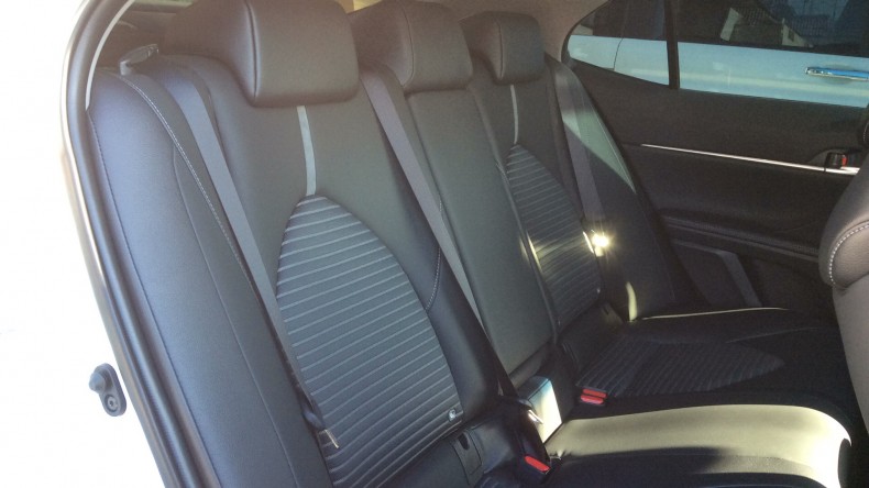 内装後方シート