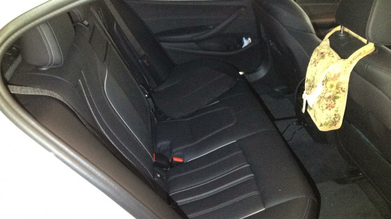 内装後方シート