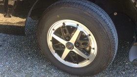 タイヤホイール前