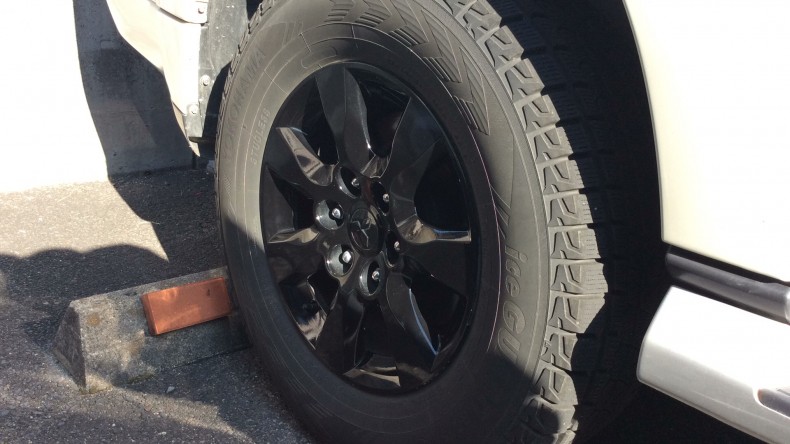 タイヤホイール前