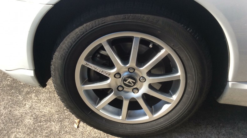 タイヤホイール前