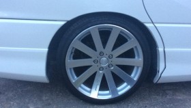 タイヤホイール前