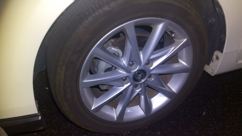 タイヤホイール前