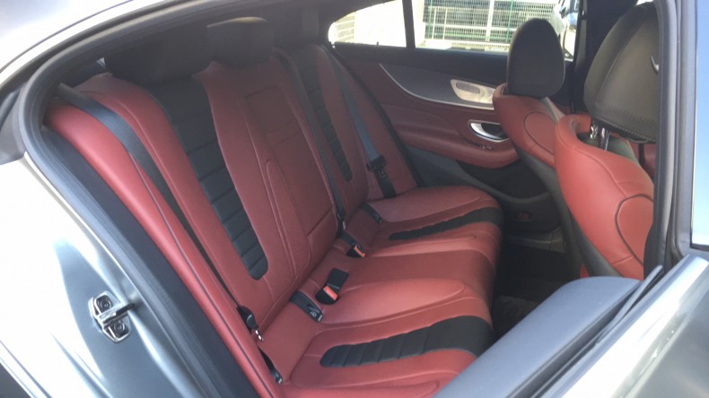 内装後方シート