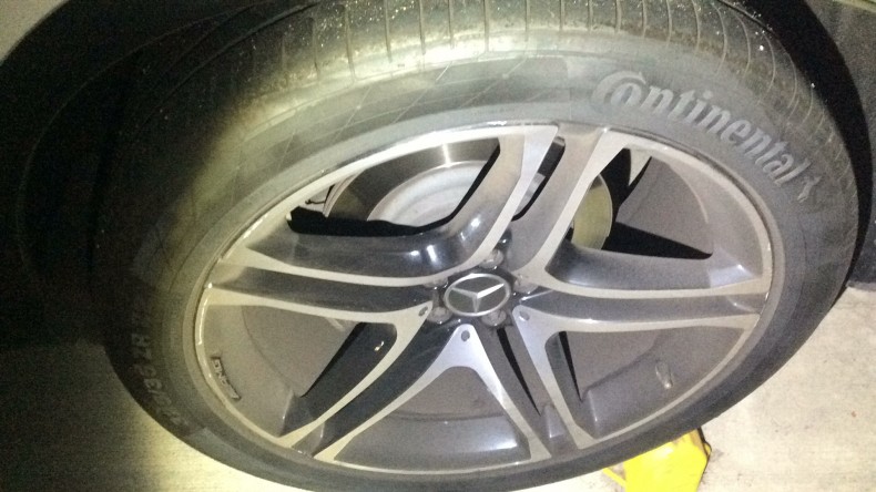 タイヤホイール前