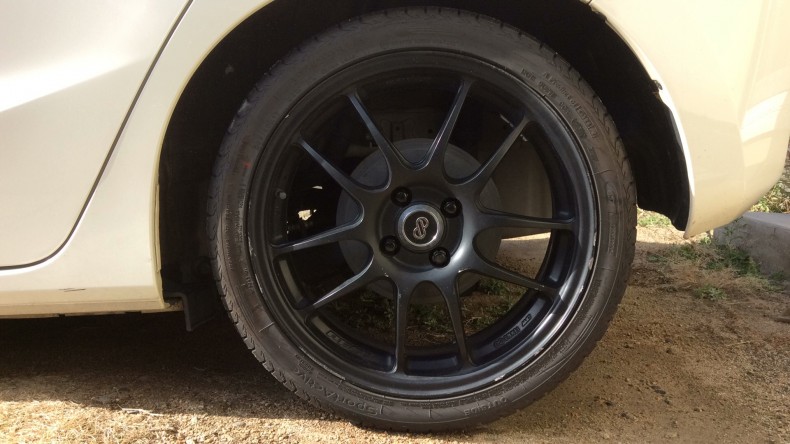 タイヤホイール前