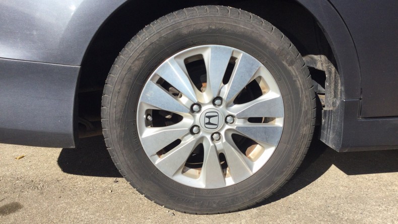 タイヤホイール前