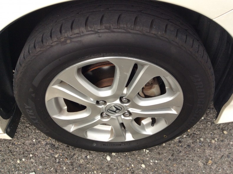 タイヤホイール前