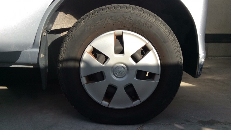 タイヤホイール前