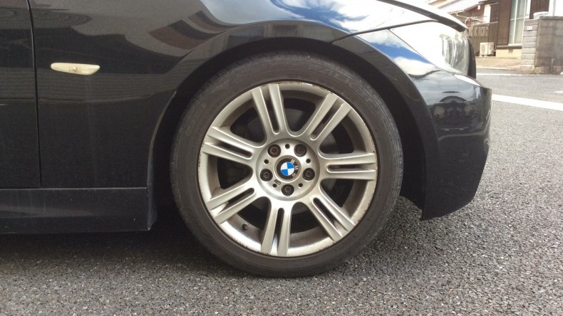 タイヤホイール前