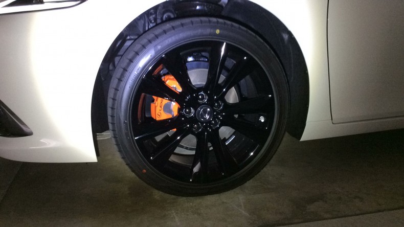 タイヤホイール前