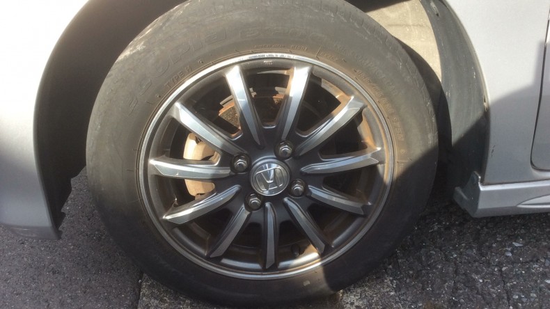 タイヤホイール前