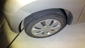 タイヤホイール前