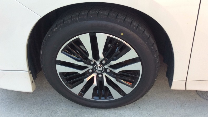 タイヤホイール前