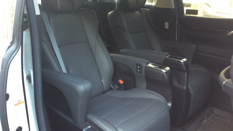 内装後方シート