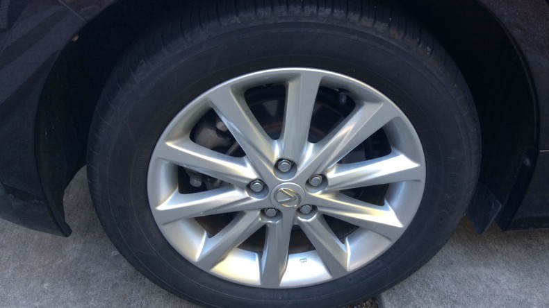 タイヤホイール前