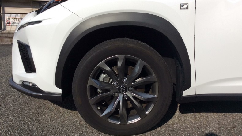 タイヤホイール前