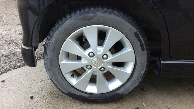 タイヤホイール前