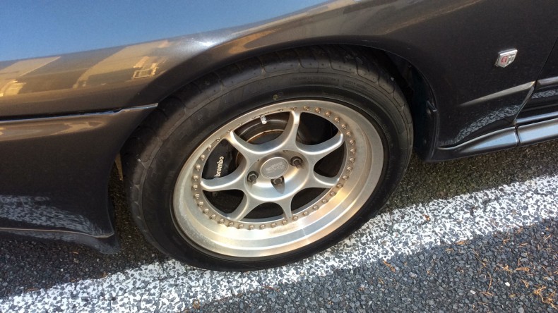 タイヤホイール前