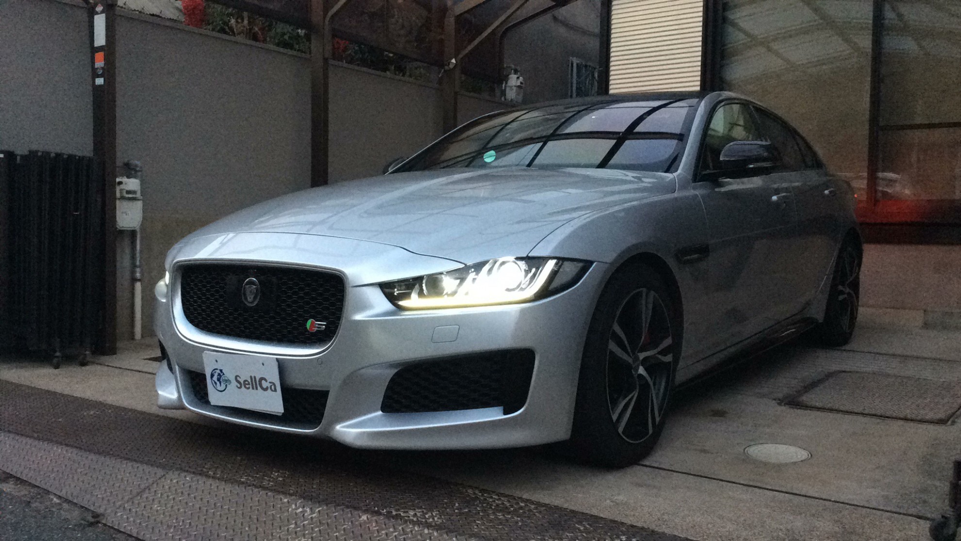 ジャガー ＸＥの売買実績画像