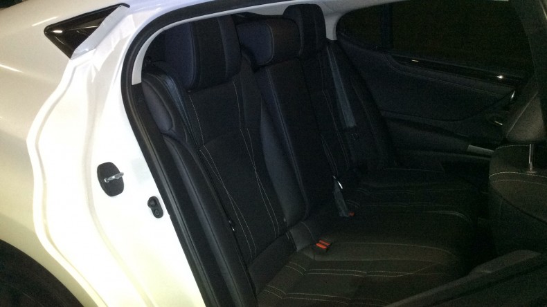 内装後方シート