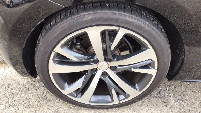 タイヤホイール前