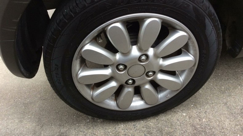 タイヤホイール前