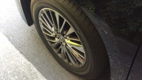 タイヤホイール前