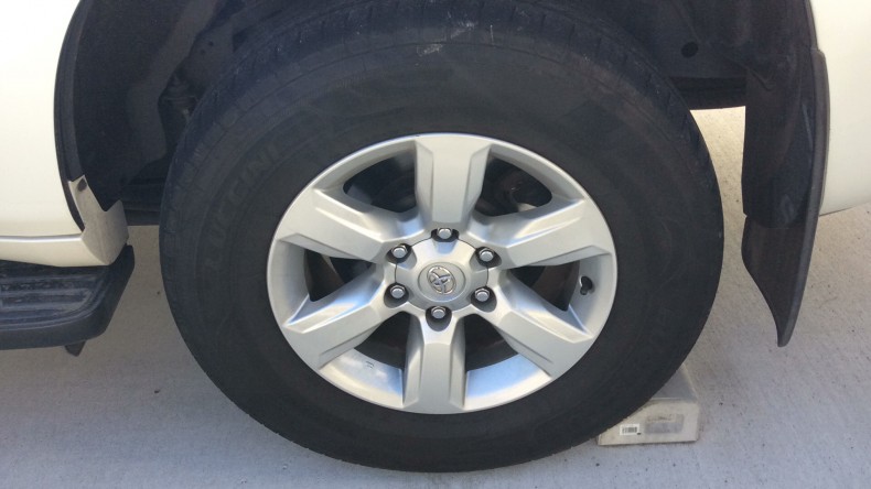 タイヤホイール前