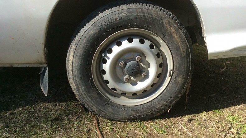 タイヤホイール前