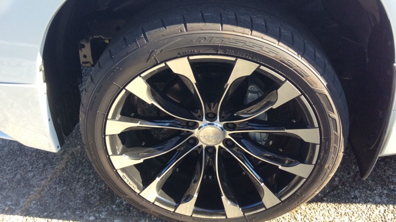 タイヤホイール前