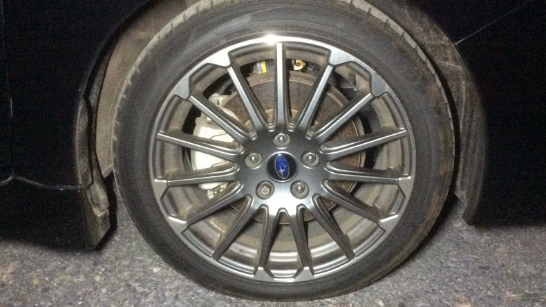 タイヤホイール前