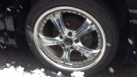 タイヤホイール前