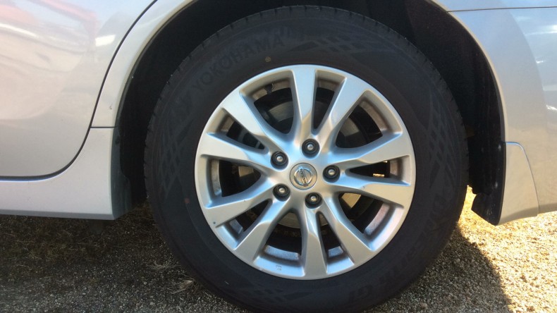 タイヤホイール前