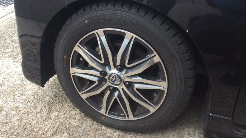 タイヤホイール前