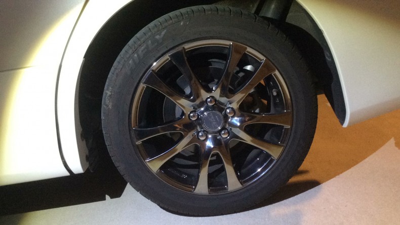 タイヤホイール前