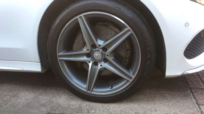 タイヤホイール前