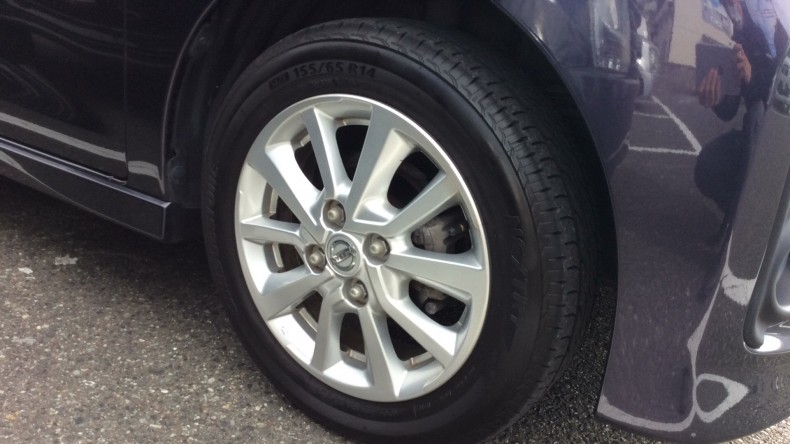 タイヤホイール前