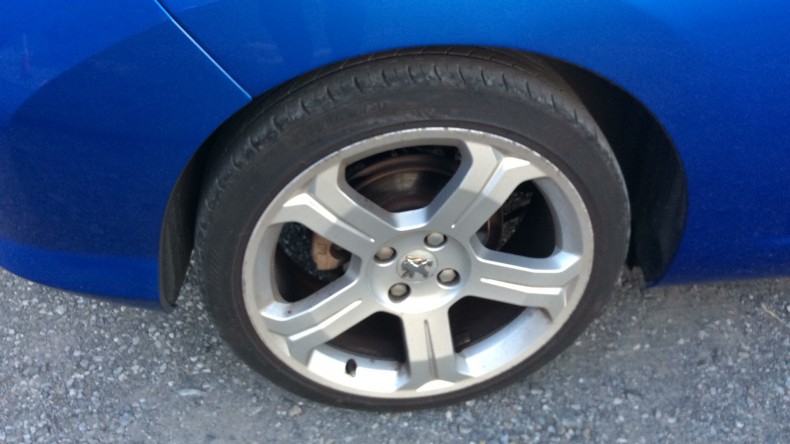 タイヤホイール前