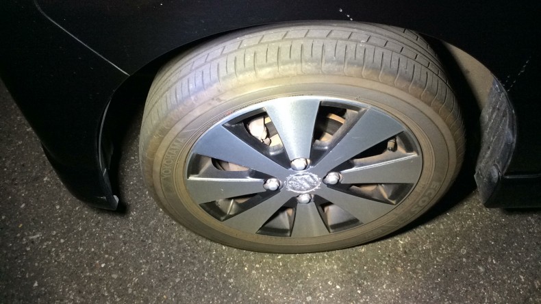 タイヤホイール前