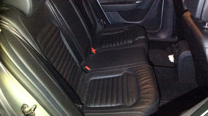 内装後方シート