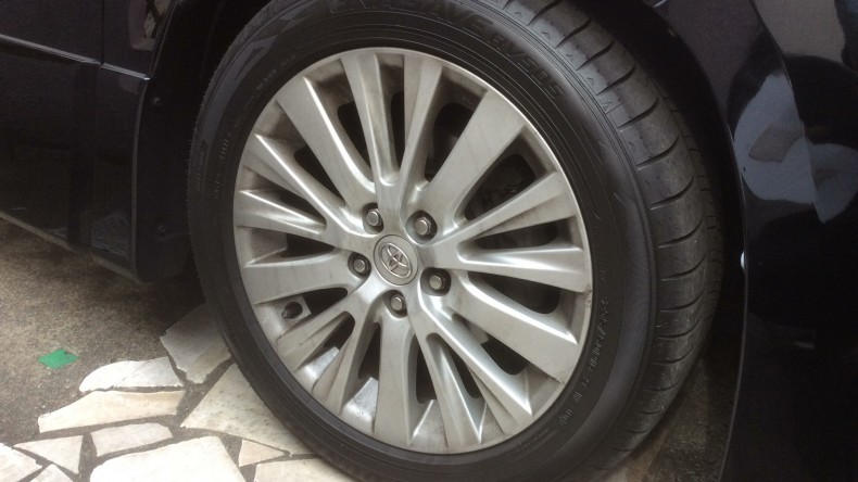 タイヤホイール前